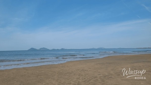 Discover the Breathtaking Sunsets at Byeonsan Beach_04