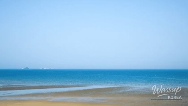 Discover the Breathtaking Sunsets at Byeonsan Beach_05