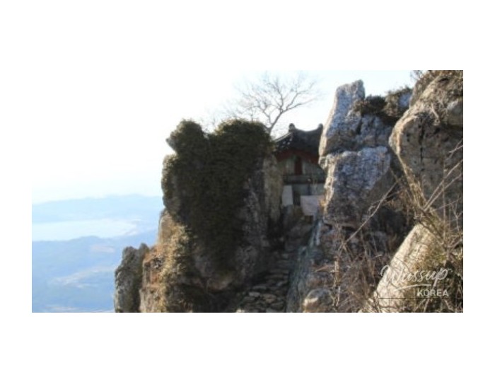 Exploring the Scenic Walking Trails of Jeollanam-do float