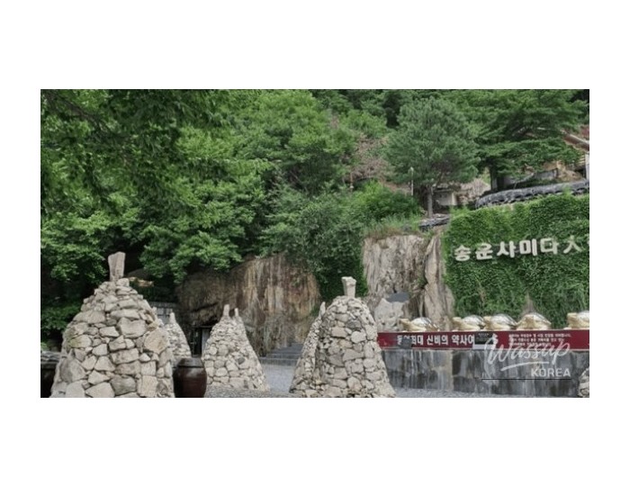 Discover the Serenity of Ulsan Songunsa Temple float
