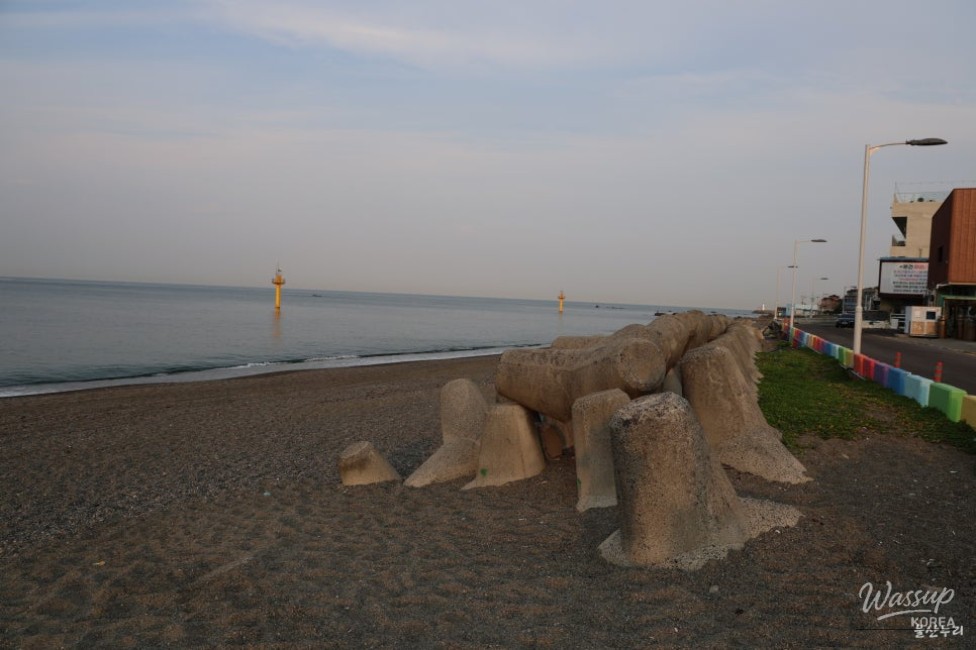 A Tranquil Visit to Ulsan's Jeongja Beach in Early Summer_04