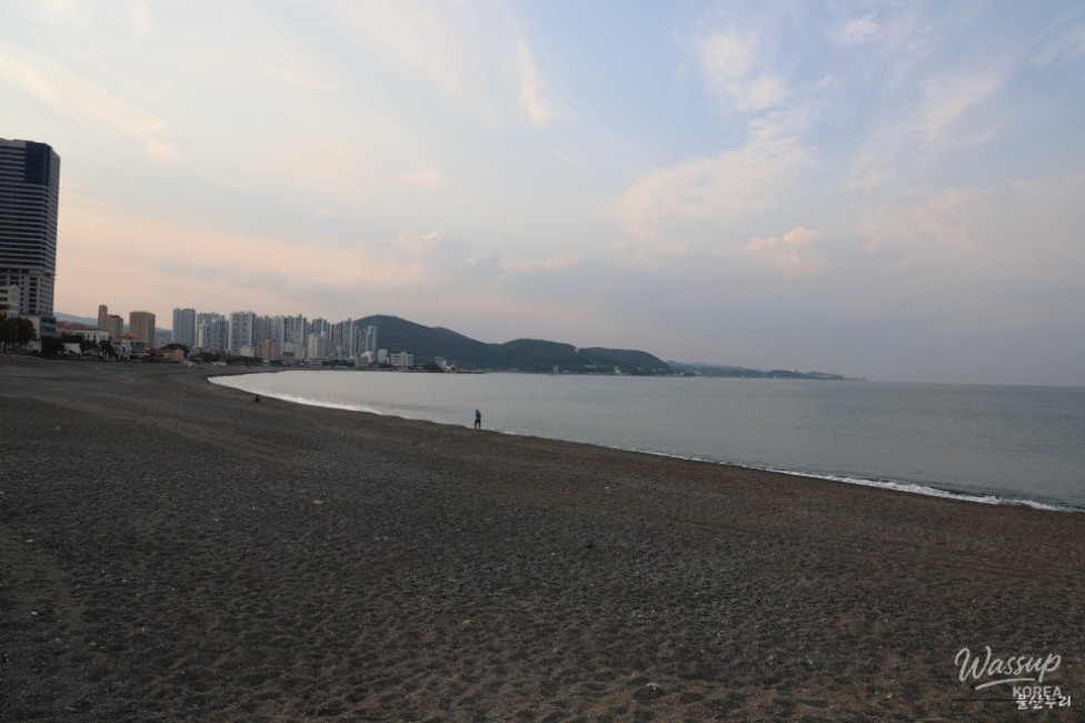A Tranquil Visit to Ulsan's Jeongja Beach in Early Summer_03