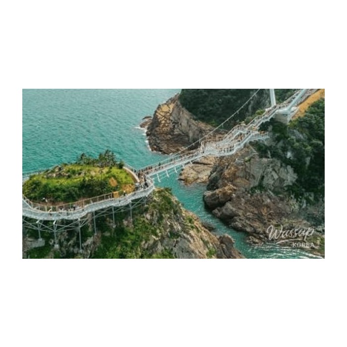 Discovering the Scenic Songdo Yonggung Cloud Bridge in Busan4253