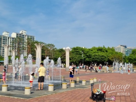 Exploring the Singing Fountain at Ilsan Lake Park: A Summer Night Delight_02