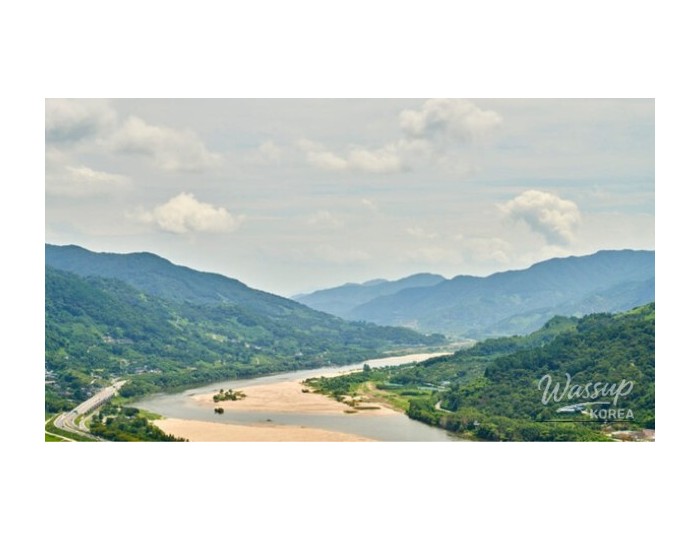Exploring the Scenic Charm of Seomjin River in Early Summer float