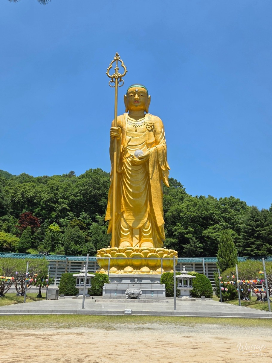 Exploring the Majestic Mitas Temple in Eumseong, South Korea_03