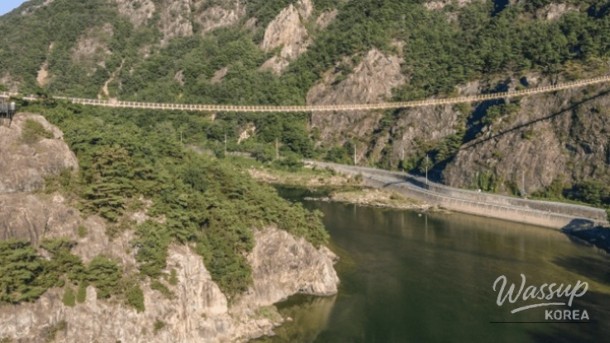 Exploring the Scenic Wolyeong Mountain Suspension Bridge_02