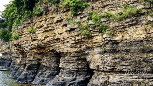 Discover the Wonders of Chaeseokgang: A Hidden Gem of Nature_04