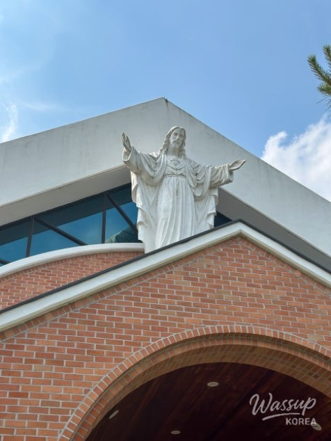 Exploring Gwanghyeon Cathedral: A Hidden Gem in Jincheon_05