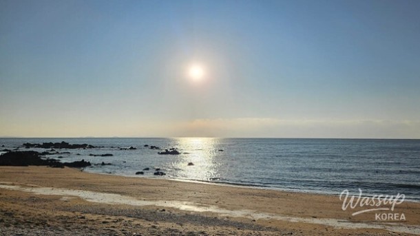 Discovering the Hidden Charm of Seonnyeobawi Beach_02