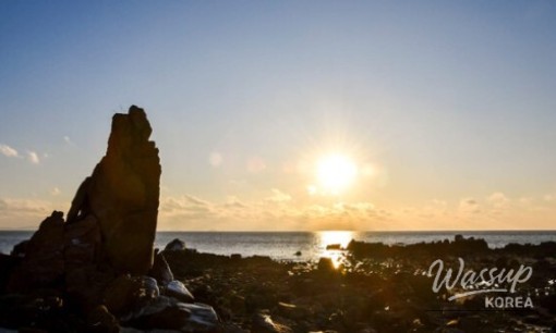 Discovering the Hidden Charm of Seonnyeobawi Beach_06