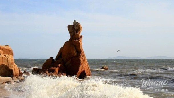 Discovering the Hidden Charm of Seonnyeobawi Beach_03