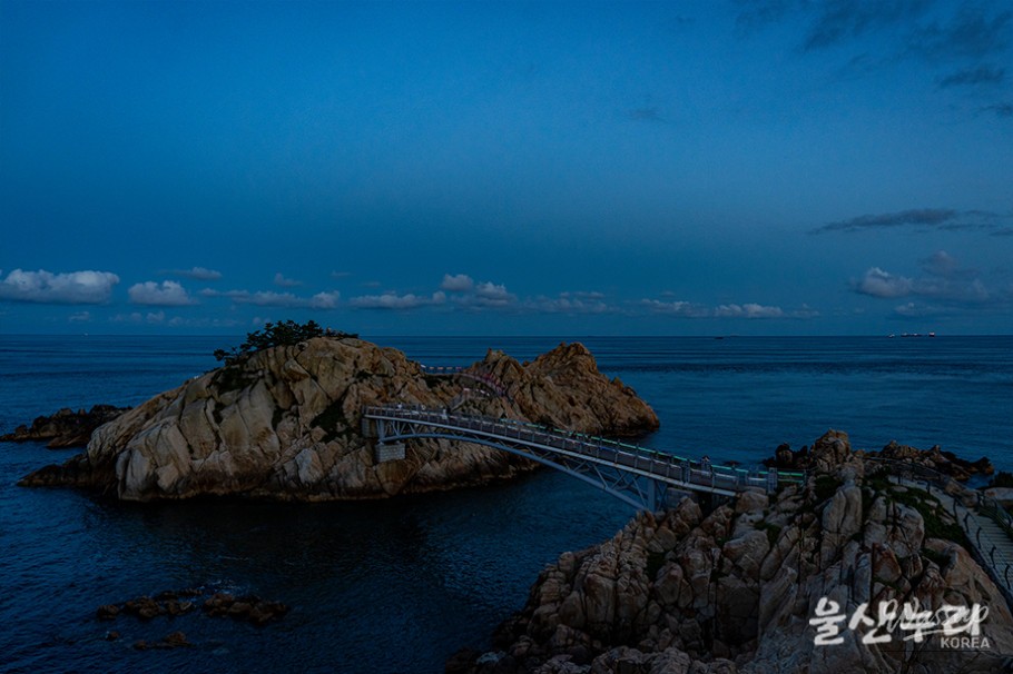 Exploring the Romantic Night Views of Daewangam Park in Ulsan_09