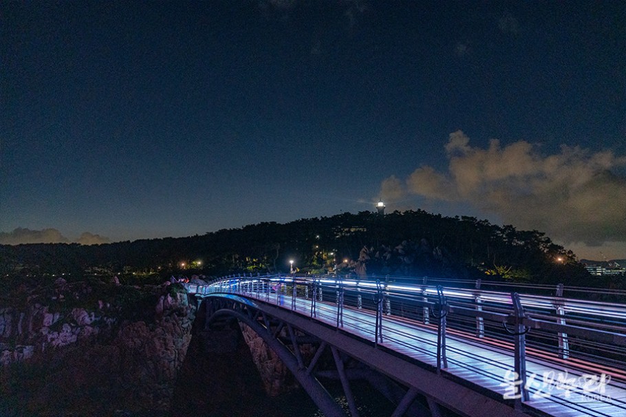 Exploring the Romantic Night Views of Daewangam Park in Ulsan_15