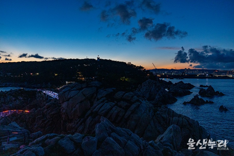 Exploring the Romantic Night Views of Daewangam Park in Ulsan_14