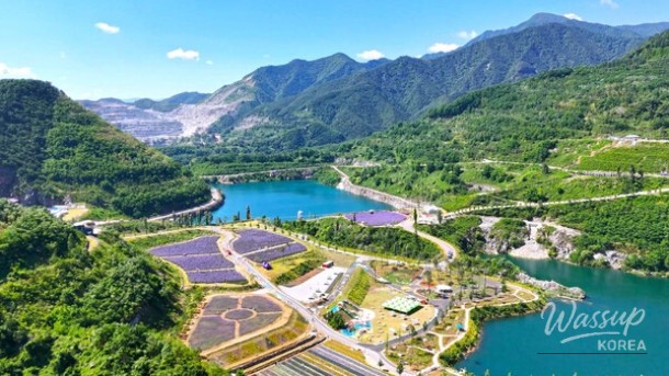 Discover the Enchanting Murungbyeoryucheonji in June_03