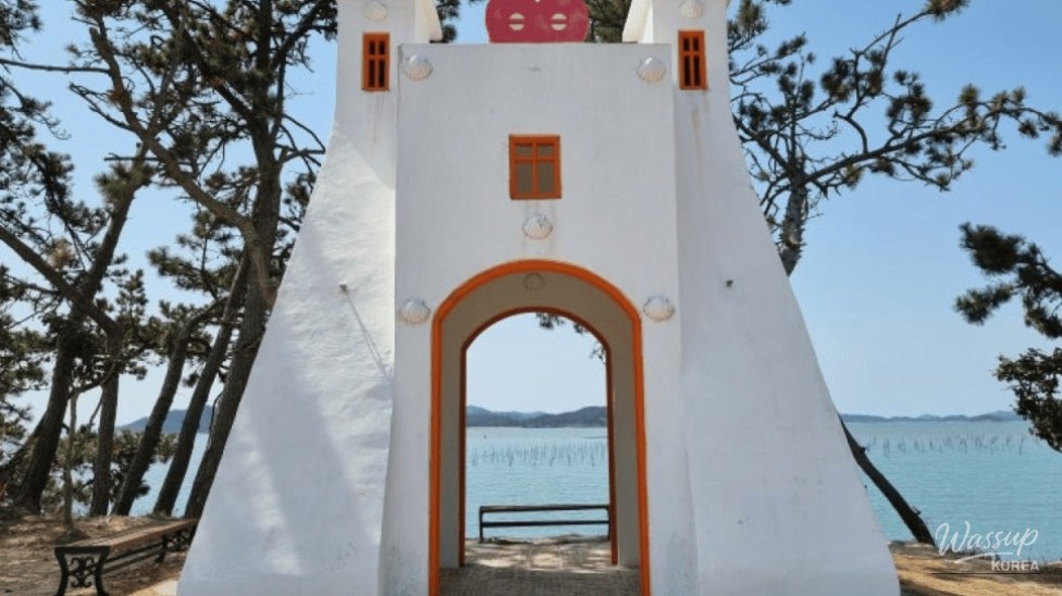 Discovering the Santiago Pilgrimage Trail: A Unique Coastal Trekking Experience_03