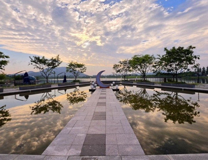 Exploring the Beauty of Sejong Lake Park in Summer float