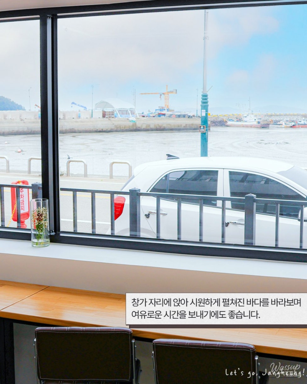 Discovering Jangheung Cafe Su-mun: A Serene Coastal Retreat_05