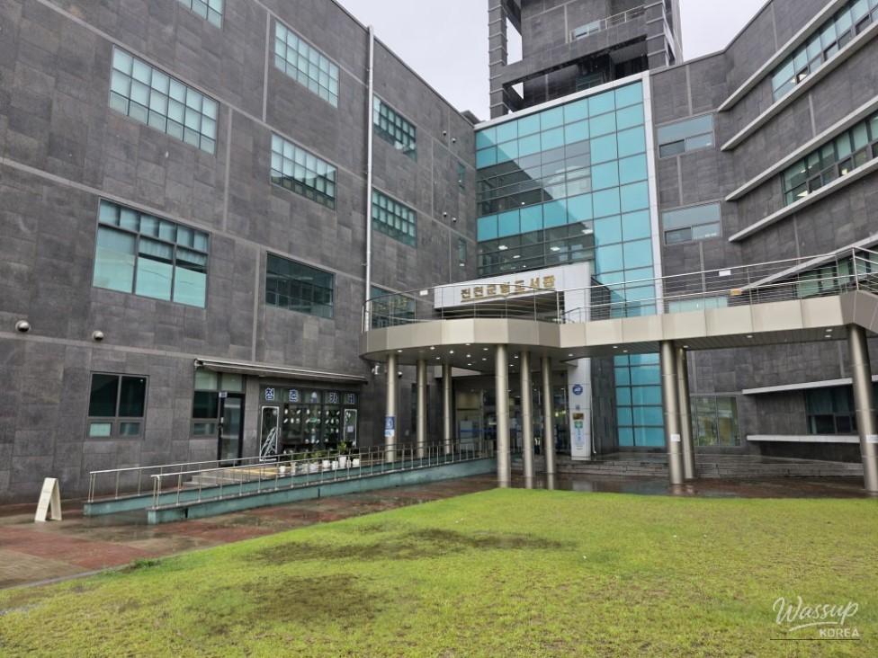 Discovering the Tranquility of Jincheon County Library_03