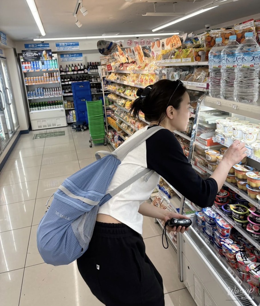 Stylish Travel Looks by Actress Jang Hee-ryeong_06