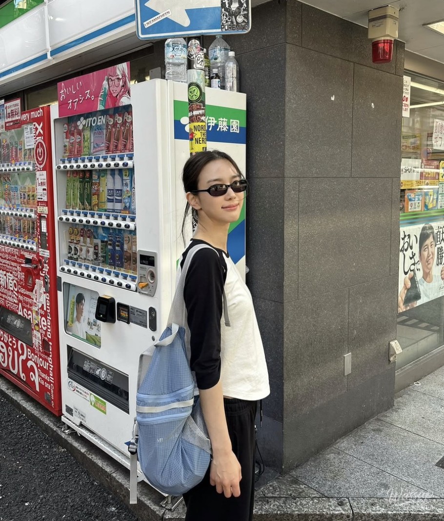 Stylish Travel Looks by Actress Jang Hee-ryeong_05