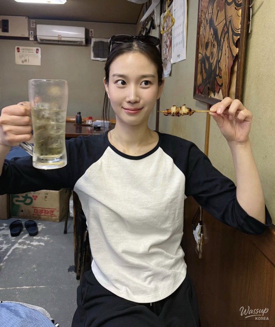 Stylish Travel Looks by Actress Jang Hee-ryeong_10