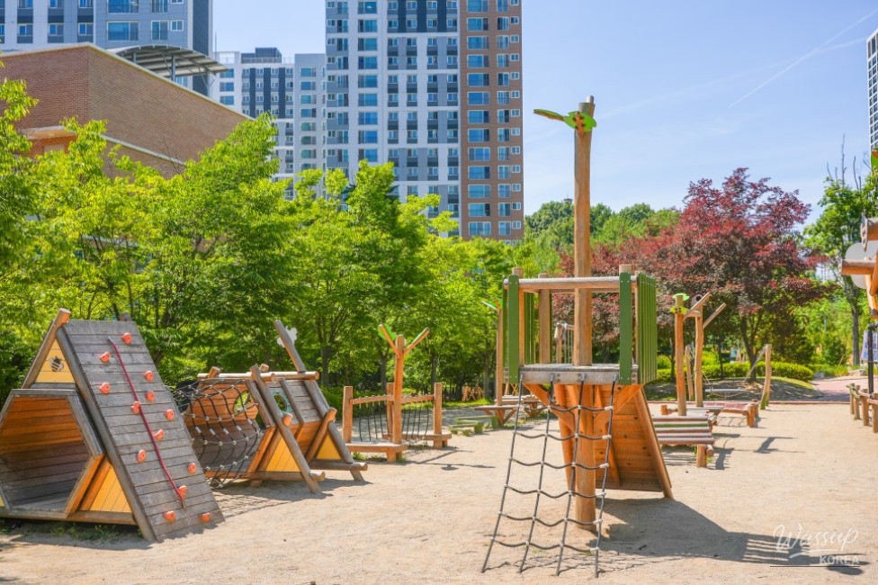 Exploring Yeonaduri Park: A Family-Friendly Oasis_04