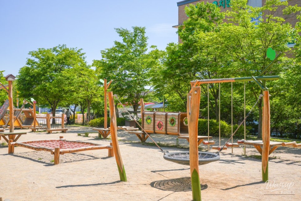 Exploring Yeonaduri Park: A Family-Friendly Oasis_12