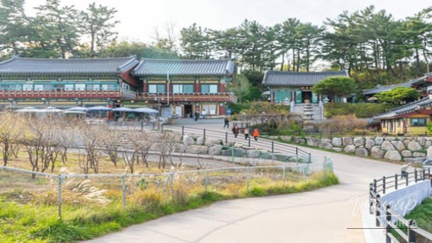Top 4 Tranquil Temples to Visit in April_03