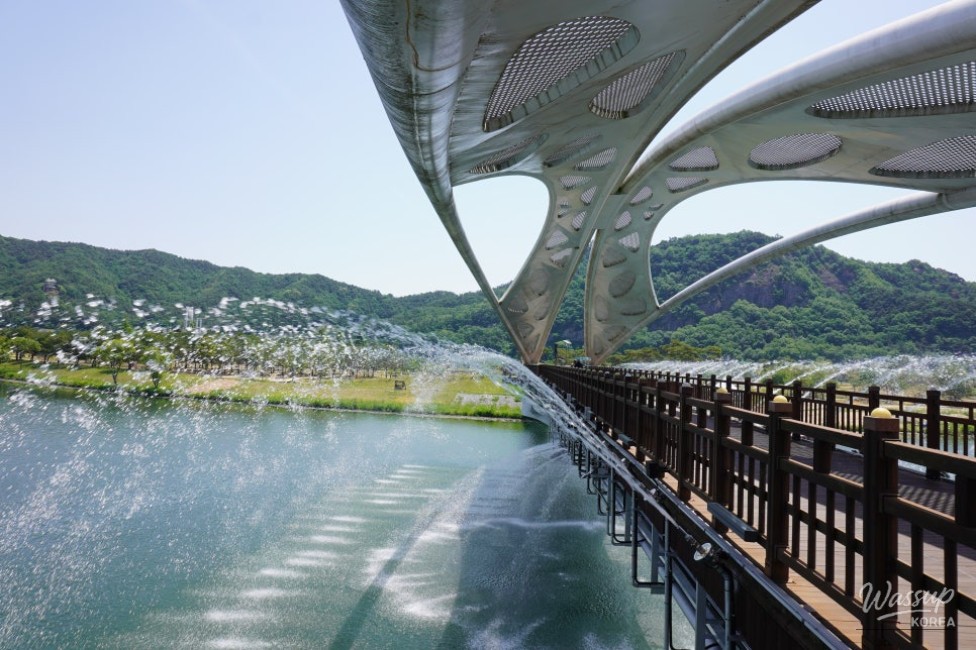 Experience the Refreshing Fountain Show at Gyeongcheon Island, Sangju_01
