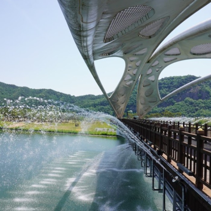 Experience the Refreshing Fountain Show at Gyeongcheon Island, Sangju2324
