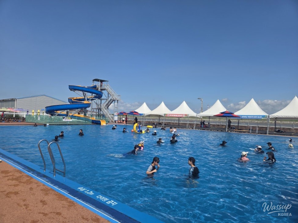 A Perfect Summer Getaway: Gunsan Outdoor Swimming Pool_03