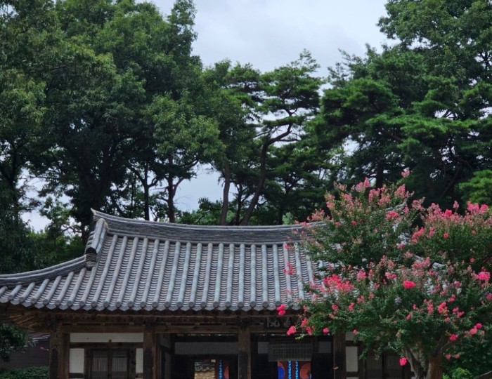 Enjoying Summer at Geochang Susungdae International Theatre Festival float
