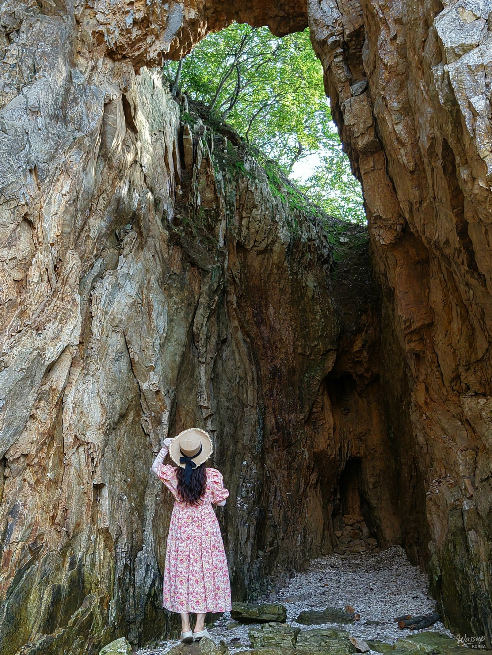 Exploring the Enchanting Sea Cave: Yongcheon Cave and Janggo Port_03