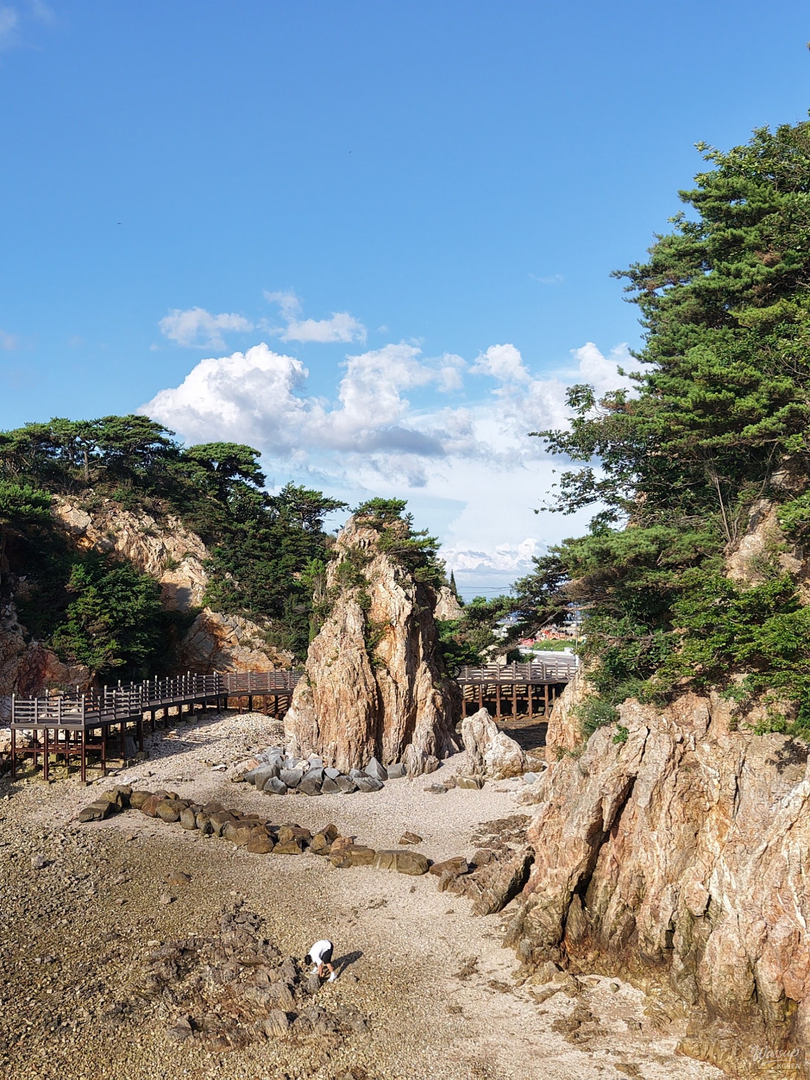 Exploring the Enchanting Sea Cave: Yongcheon Cave and Janggo Port_02