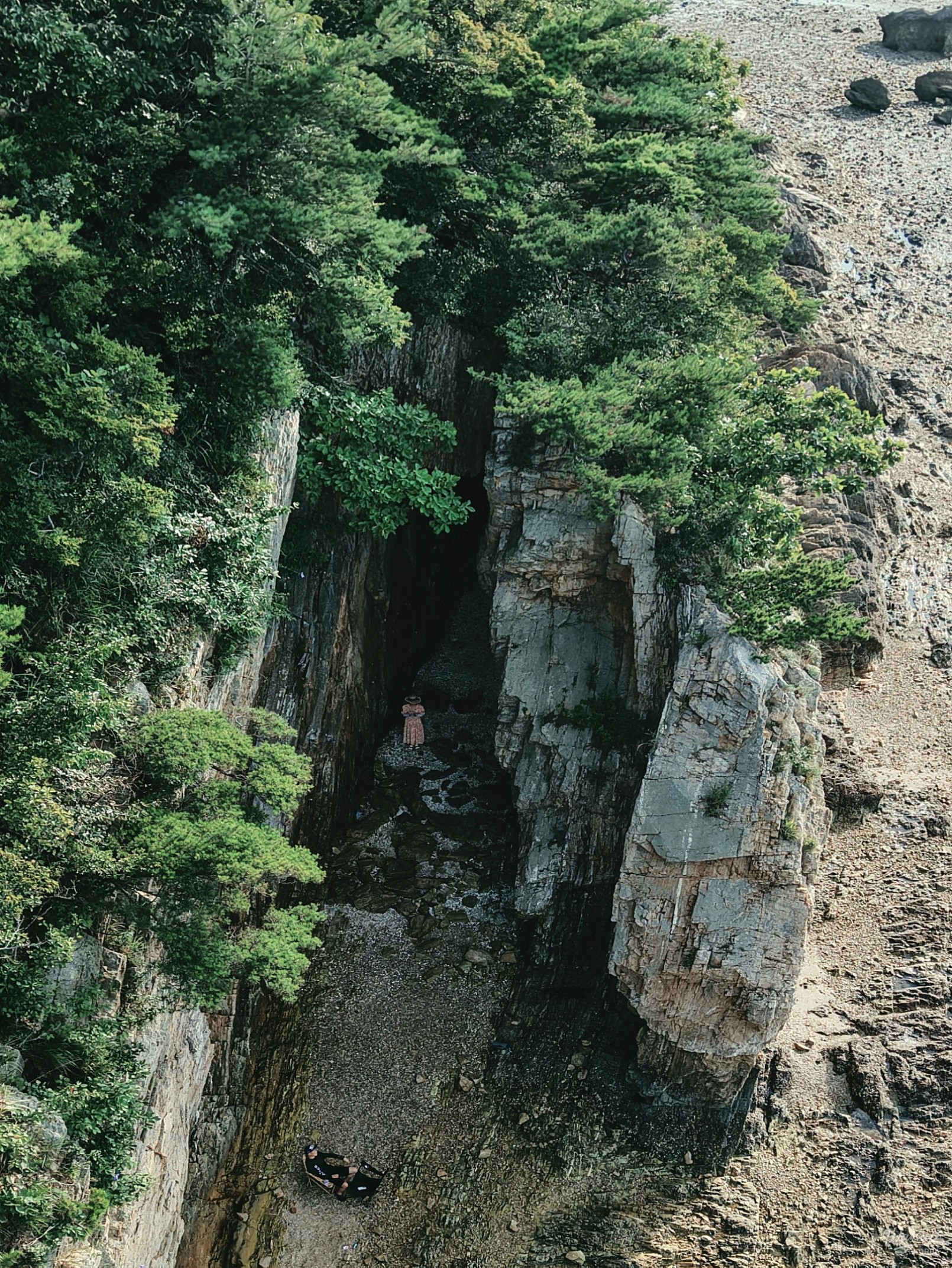 Exploring the Enchanting Sea Cave: Yongcheon Cave and Janggo Port_05