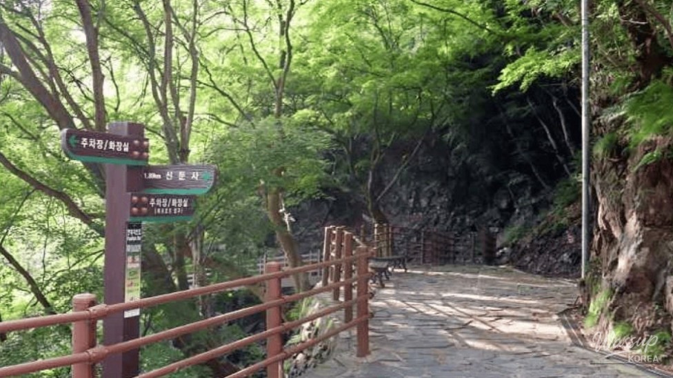 Refreshing Getaway at Cheongdo Nakdae Waterfall_02