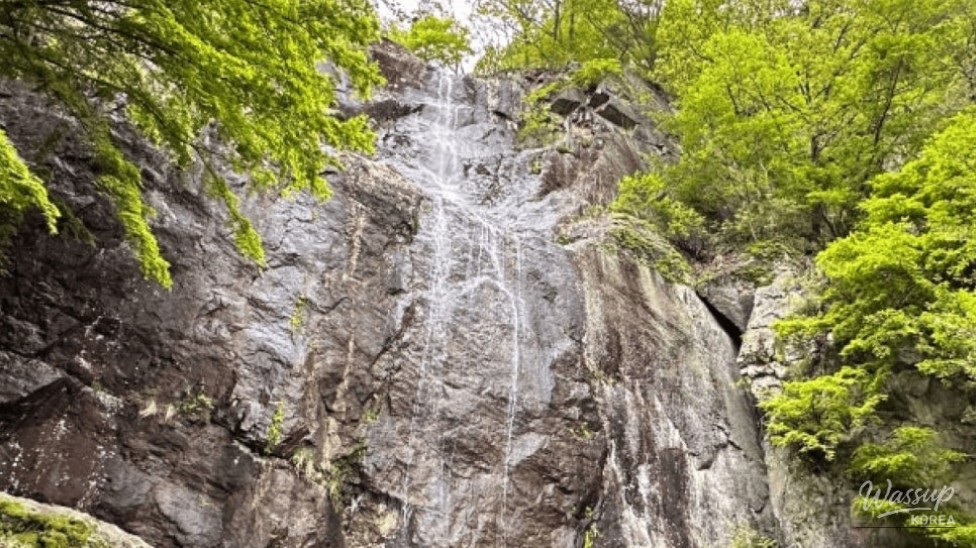 Refreshing Getaway at Cheongdo Nakdae Waterfall_01