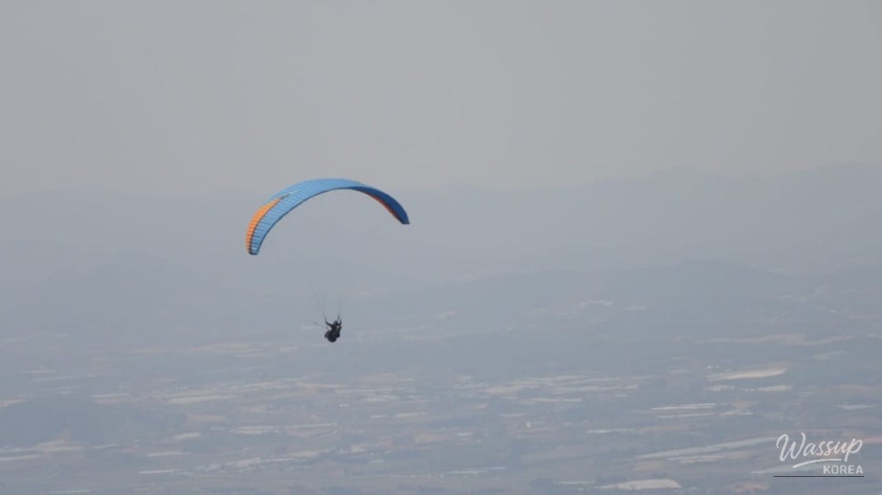 Top Paragliding Destinations for a Thrilling Summer Escape_04