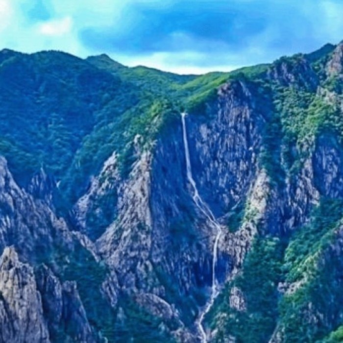 Exploring Seoraksan's Stunning Towangseong Waterfall4914