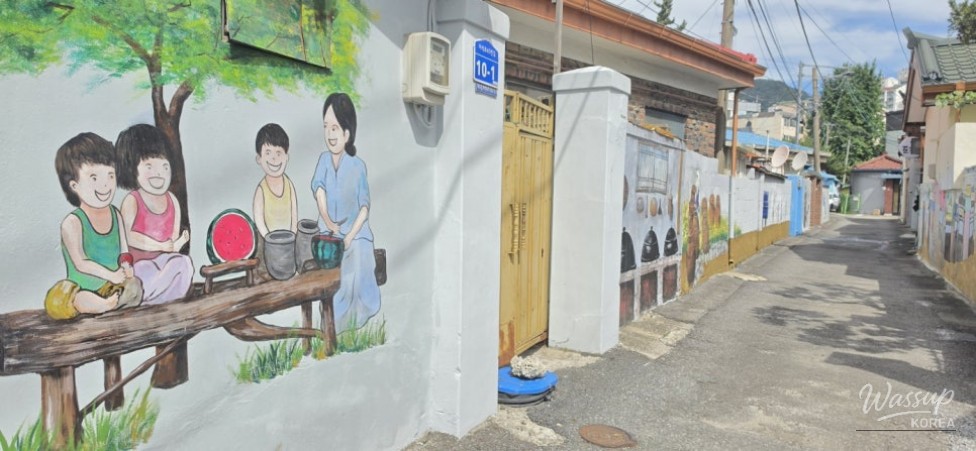 Exploring the Vibrant Mural Village of Haebangchon_03