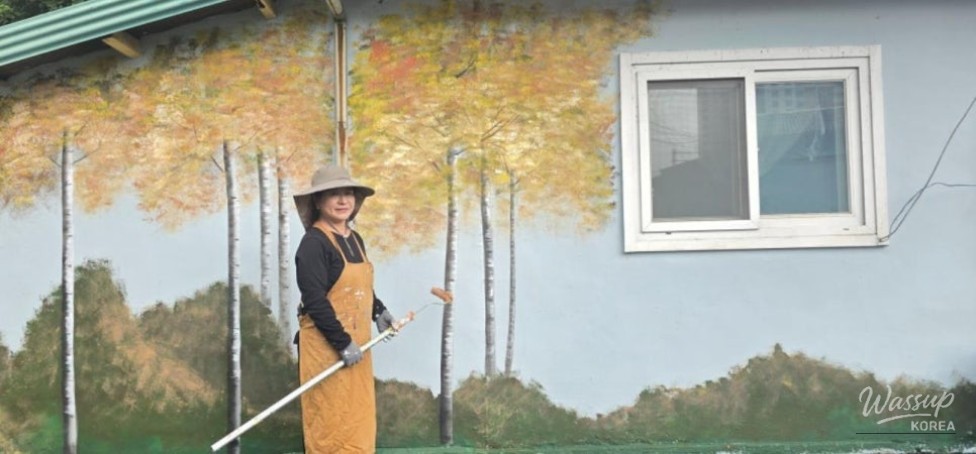 Exploring the Vibrant Mural Village of Haebangchon_04
