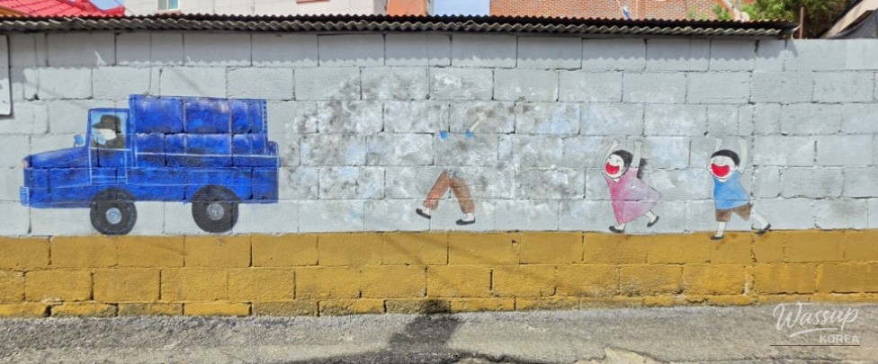 Exploring the Vibrant Mural Village of Haebangchon_09