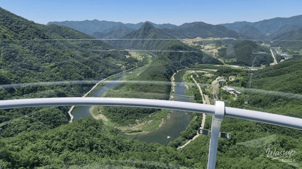 Experience the Thrill of Jeongseon's Byeongbangchi Skywalk_04