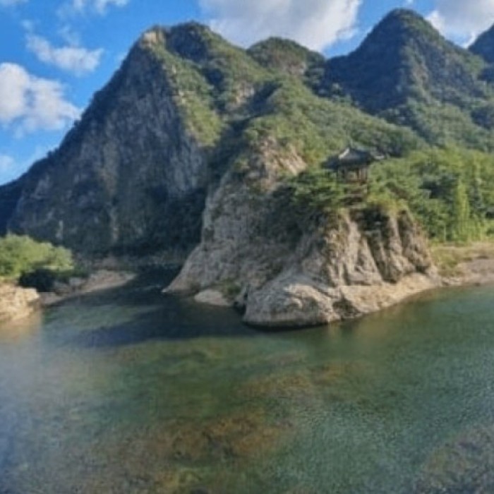 Exploring the Scenic Walking Trail of Yeongdong's Wollyubong4956