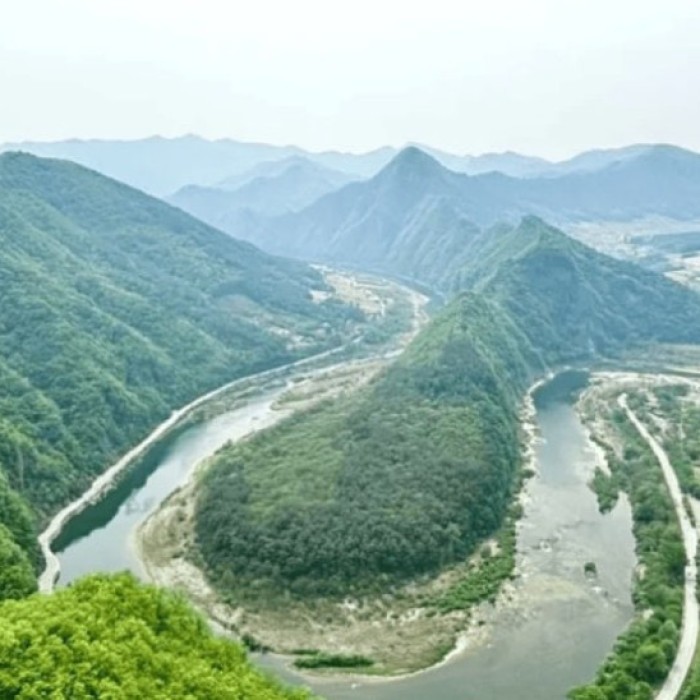 Experience the Thrill of Jeongseon's Byeongbangchi Skywalk4962