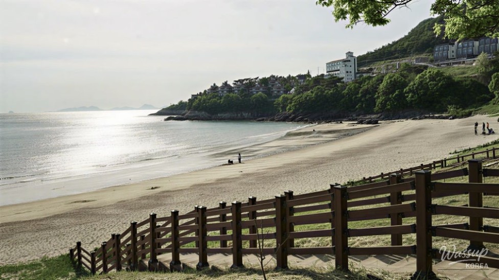 Explore the Beautiful Byeonsan Beach This Summer_02
