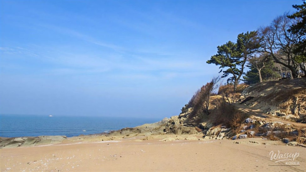 Explore the Beautiful Byeonsan Beach This Summer_03