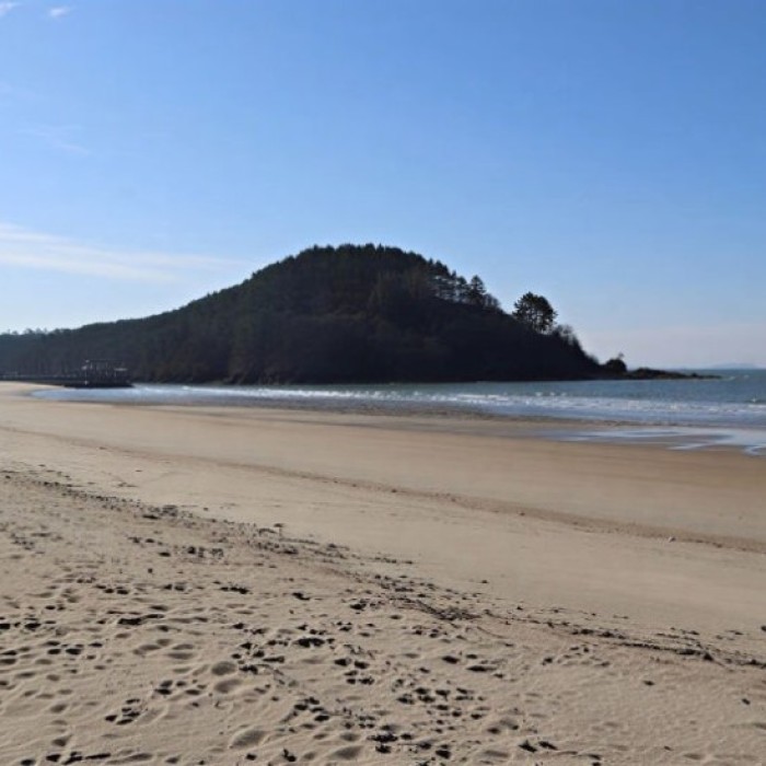 Explore the Beautiful Byeonsan Beach This Summer4977